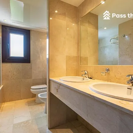 Pass The Keys Amplio Departamento En Marbella